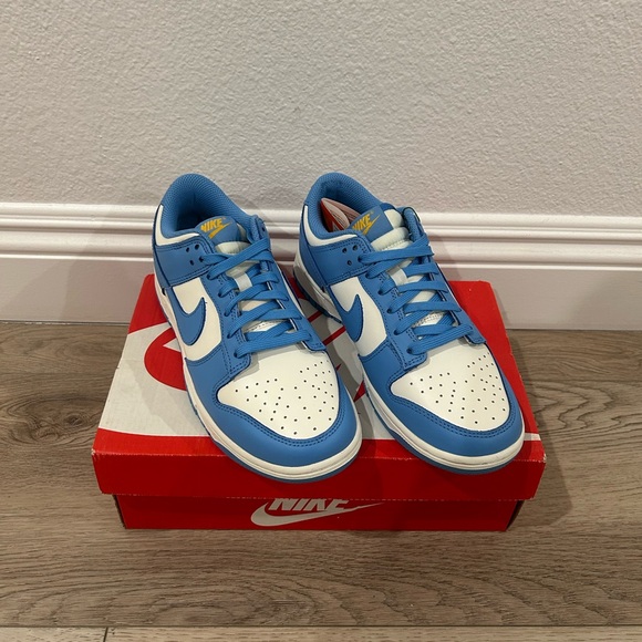 Nike Dunk Low Sneakers - Picture 5 of 9